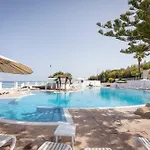 Hotel Cala Petrosa 3*