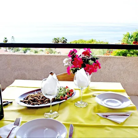 Cala Petrosa Szálloda 3*