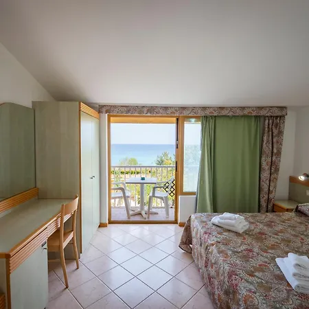 Cala Petrosa 3*