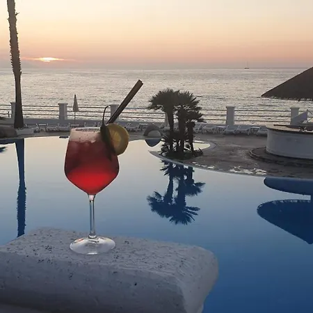 Отель Cala Petrosa 3*