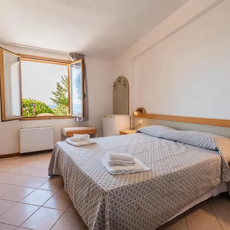 Cala Petrosa Hotel 3*