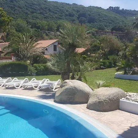 Cala Petrosa Hotel 3*