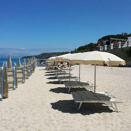 Hotel Cala Petrosa 3*