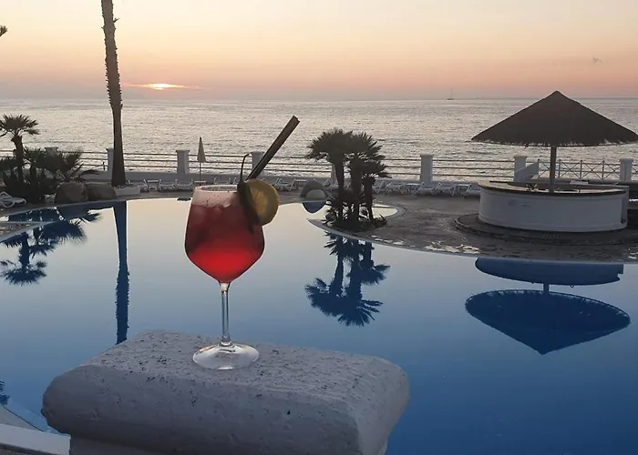 Hotel Cala Petrosa 3*