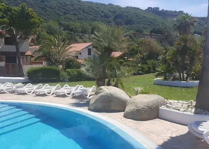 Hotel Cala Petrosa 3*