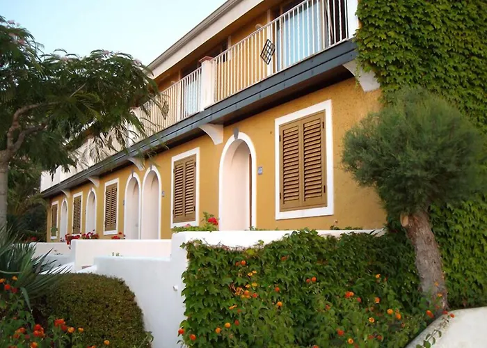 Cala Petrosa Hotel 3*