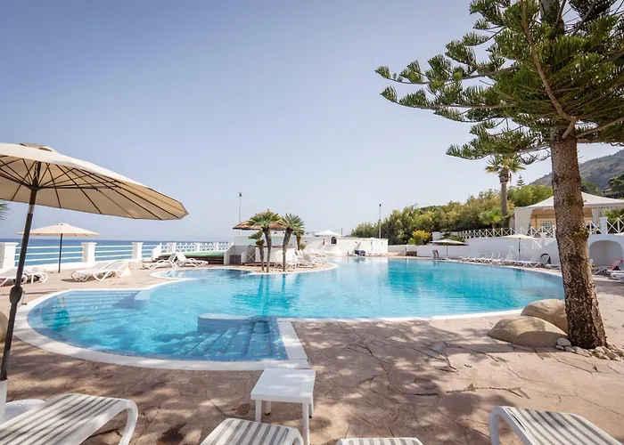 Hotel Cala Petrosa 3*